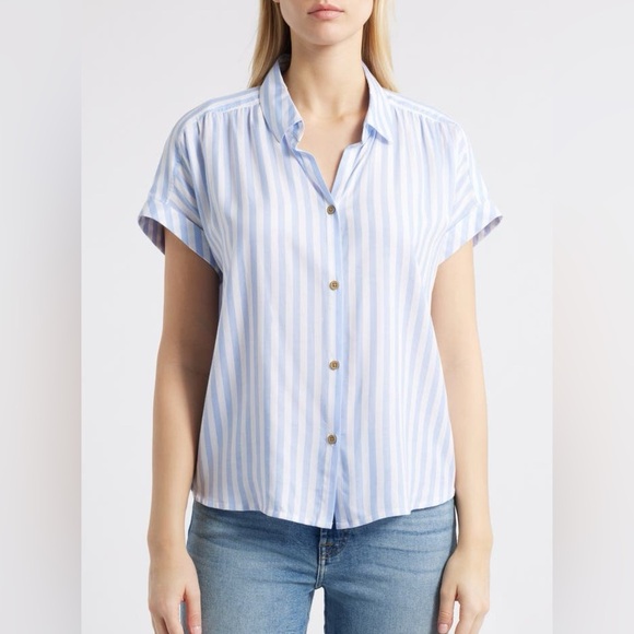 Beachlunchlounge Blue and White Cuffed Sleeve Button Down Shirt - Picture 1 of 6